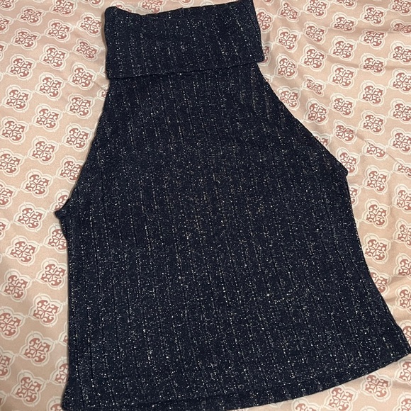 Turtle neck crop top - Picture 1 of 1